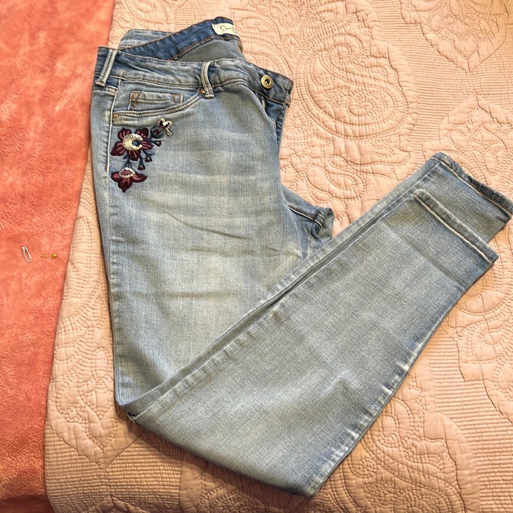 Jessica Simpson light wash with design skinny jeans. Size 31